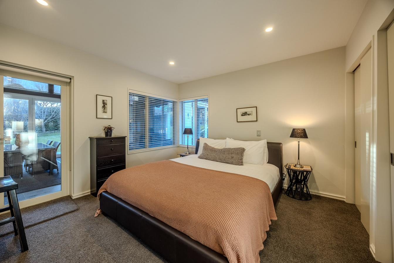 An individual ensuite suite at Mishika Retreat