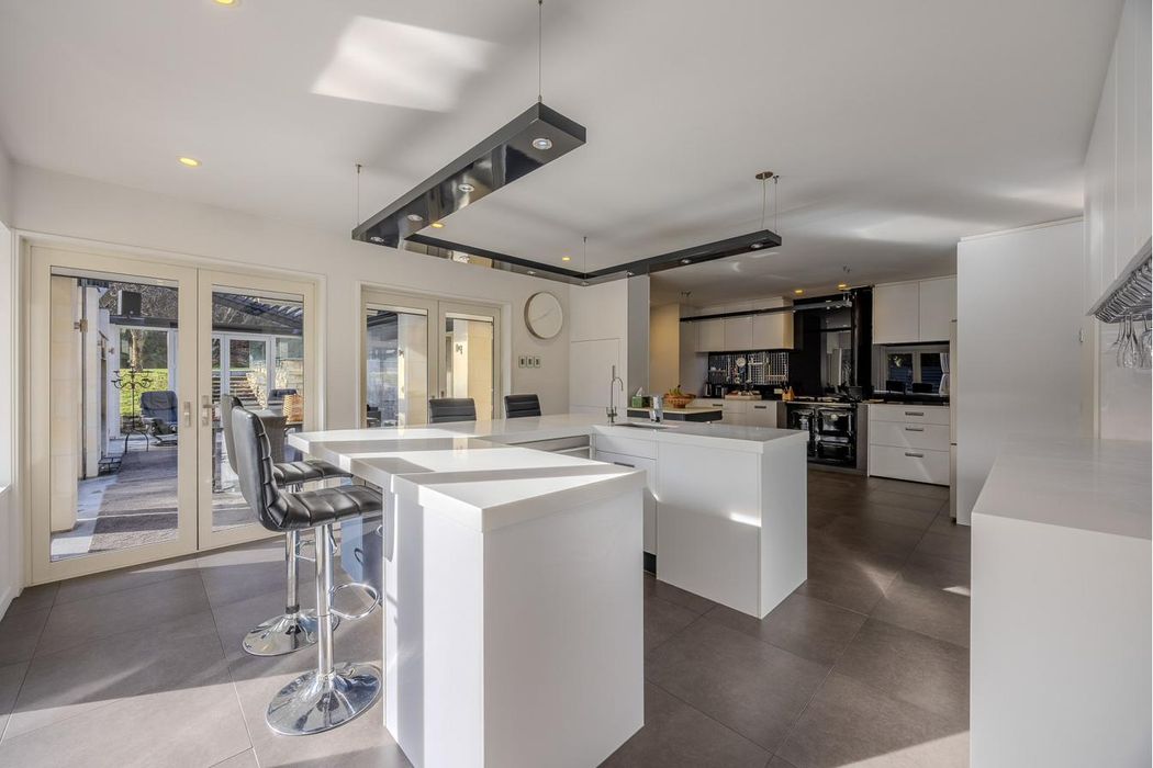 The open kitchen and island at Mishika Retreat, Wānaka